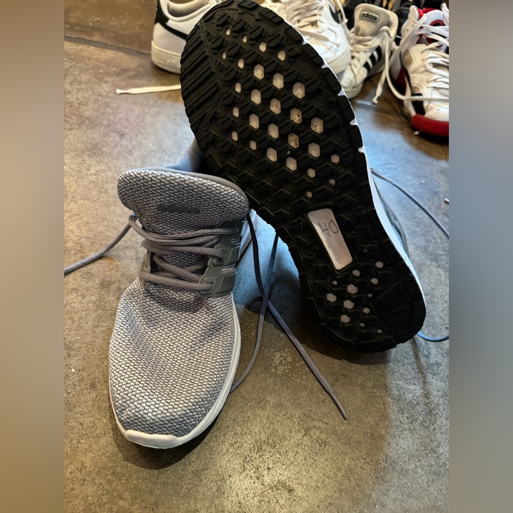 Men’s Addias - Picture 4 of 5